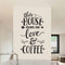 Runs on love and coffee - Autocollant mur décoratif - Go lettrage - Sticker Art Online